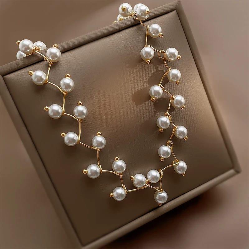 Pearl choker necklace 
